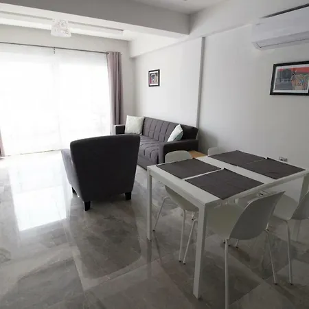 Center Apartment *